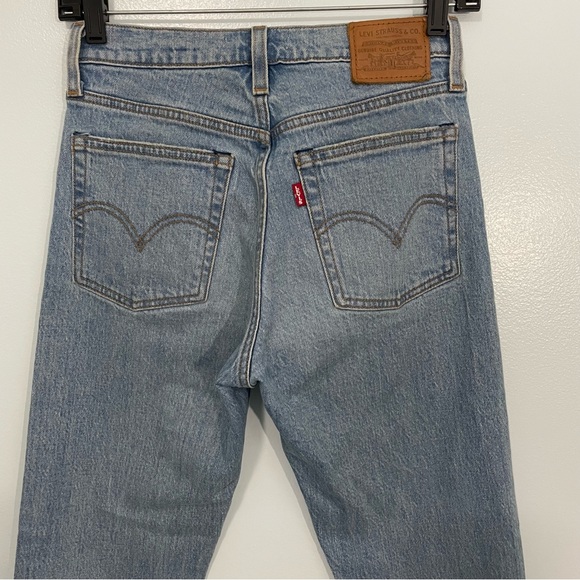 Levi's Premium Wedgie Light Wash High Rise Jeans Size 24 - Picture 8 of 11